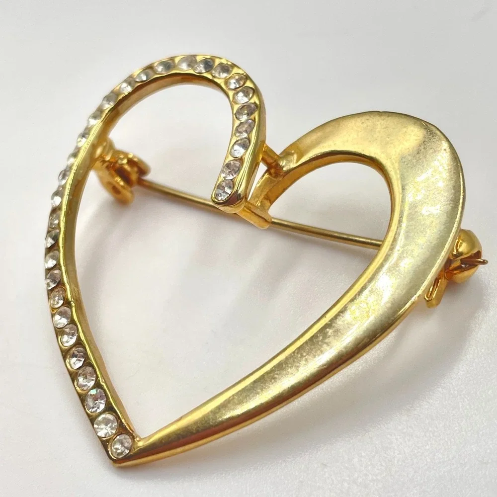 Vintage Y2K Gold Tone Rhinestone Open Heart Brooch Pin Romantic Retro Style